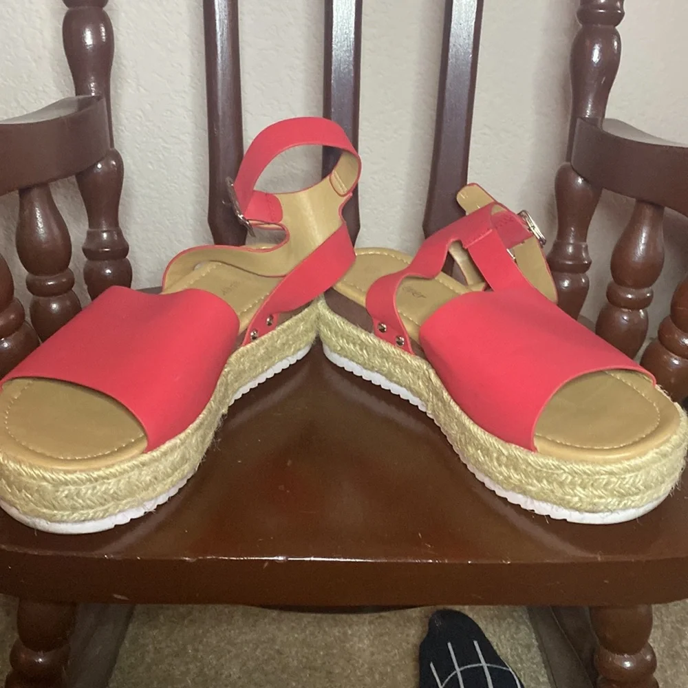 Red Strap Forever Sandals - Picture 6 of 11